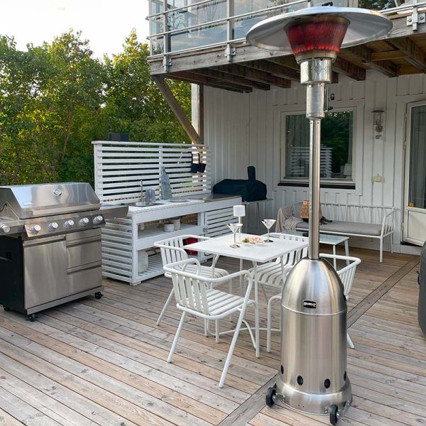 Bluegaz Bullet Terrassvärmare igång på uteplats