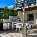 Bluegaz Bullet Terrassvärmare på trädäck bredvid Z501 gasolgrill