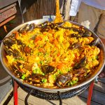 Vaello Paellaset 46 cm med skaldjurspaella som lagas