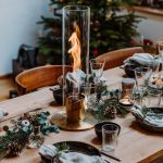 Höfats Spin Eldlykta 120 guld brinner på julbord