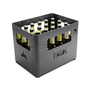 Höfats Beer Box fylld av ölflaskor med grön etikett