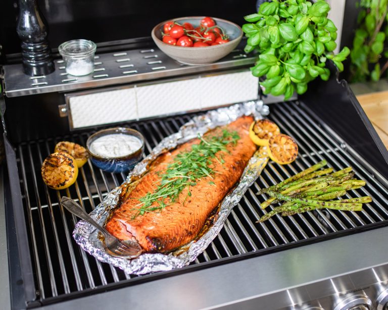 Paella med kyckling och chorizo Grillrecept Bluegaz