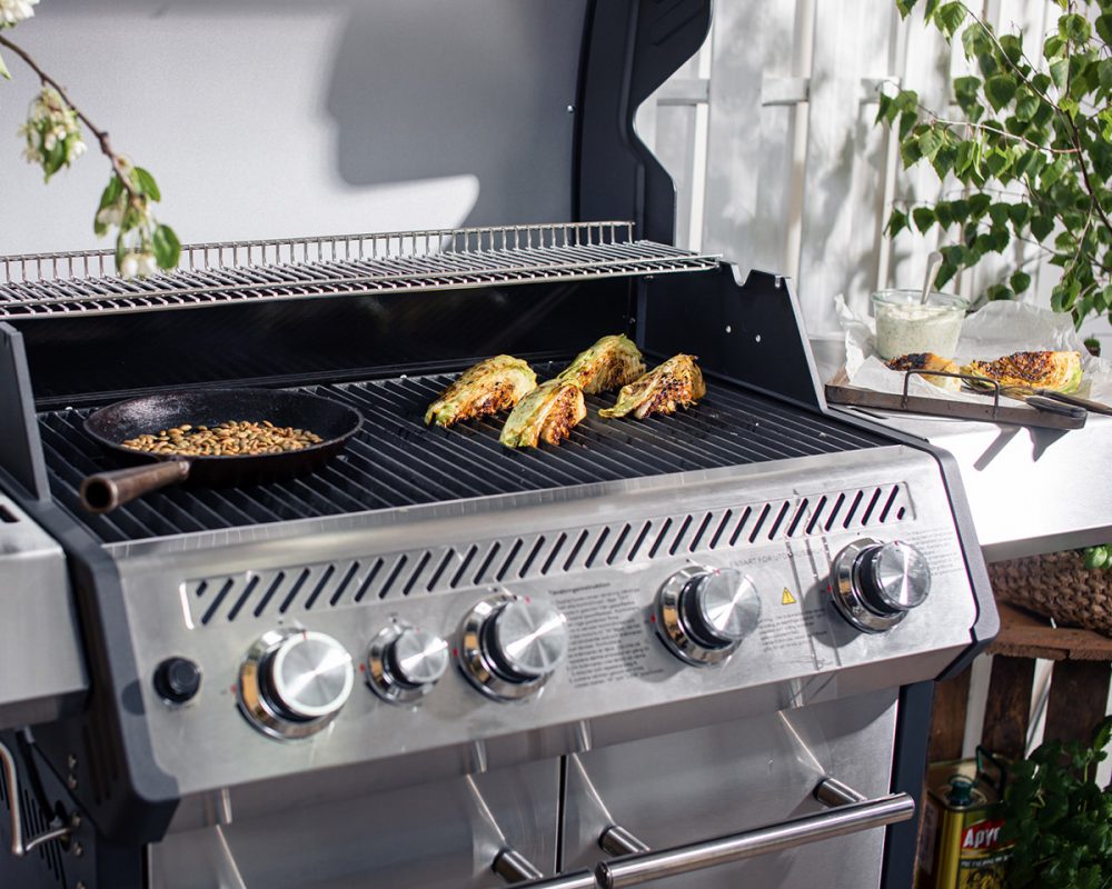 Grillning av spetskål och pumpakärnor på Bluegaz X1 gasolgrill