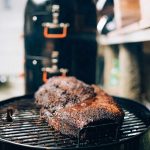 Stor steak grillas på ProQ Excel BBQ Smoker