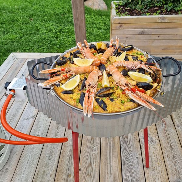 Vaello Paellaset 38 cm med skaldjurspaella på trädäck