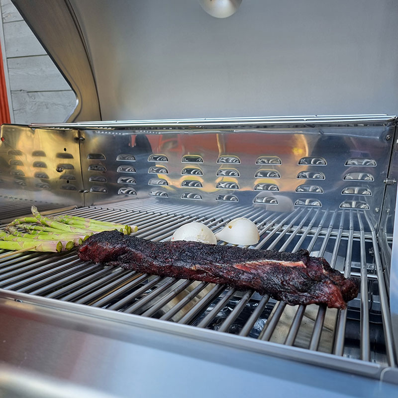 Tagliata, sparris och silverlök grillas på Bluegaz Z1 Gasolgrill