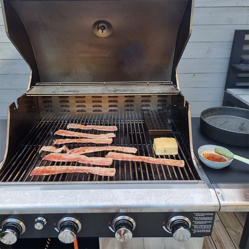 Fläsk grillas på Bluegaz Z1 Gasolgrill