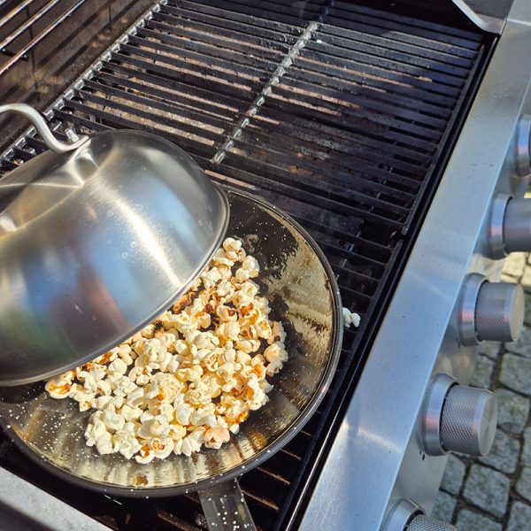 Bluegaz Premium Cloche används för att poppa popcorn på grill