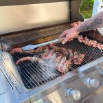 Lyfter skaldjur med Bluegaz Elite Grilltång