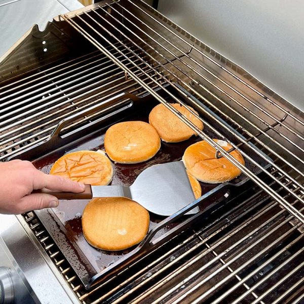 Trycker ned hamburgerbröd med Bluegaz Elite Burger Flipper