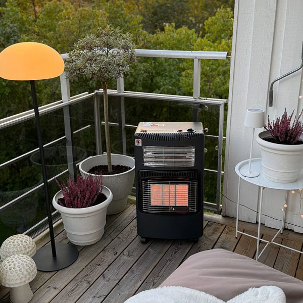 Bluegaz Tabernas Gasolkamin med fläkt står på balkong