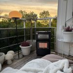 Bluegaz Tabernas Gasolkamin med fläkt står på balkong under solnedgång
