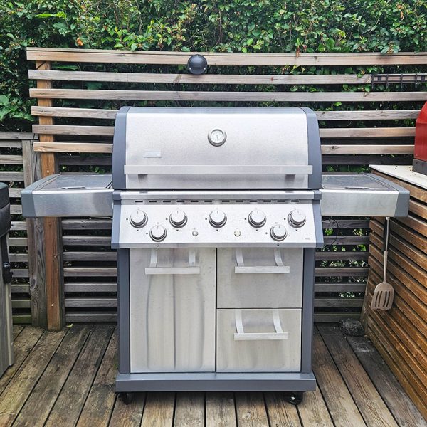 Bluegaz X502 Gasolgrill på trädäck framifrån