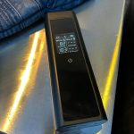 Bluegaz Trådlös grilltermometer med 2 sonder ligger på rostfri yta