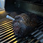 Bluegaz Trådlös grilltermometer med 2 sonder vit sond inuti fläskkarre