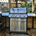 Bluegaz X1 Gasolgrill på trädäck sett framifrån