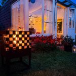 Bluegaz Chess Eldkorg brinner framför orangeri