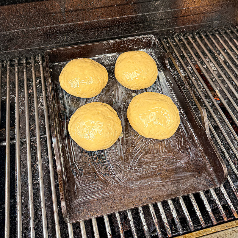 Vetebullar bakas på Ulvaryd Stekbord på gasolgrill