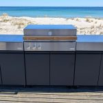 Bluegaz Z Gasolgrill med två sidomoduler med havet i bakgrunden
