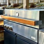 Bluegaz Z Gasolgrill på uteplats inzoomat från sidan