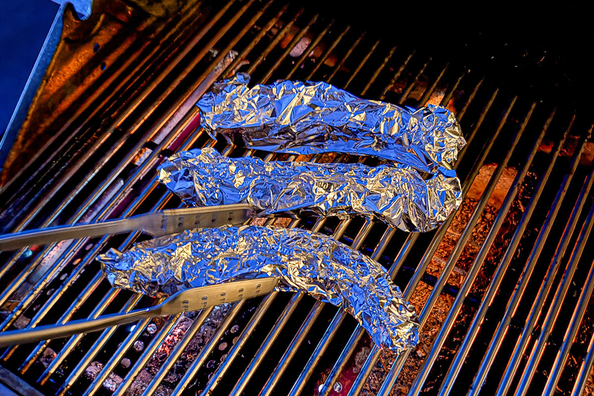 Banan i folie grillas på Bluegaz Z501 Gasolgrill